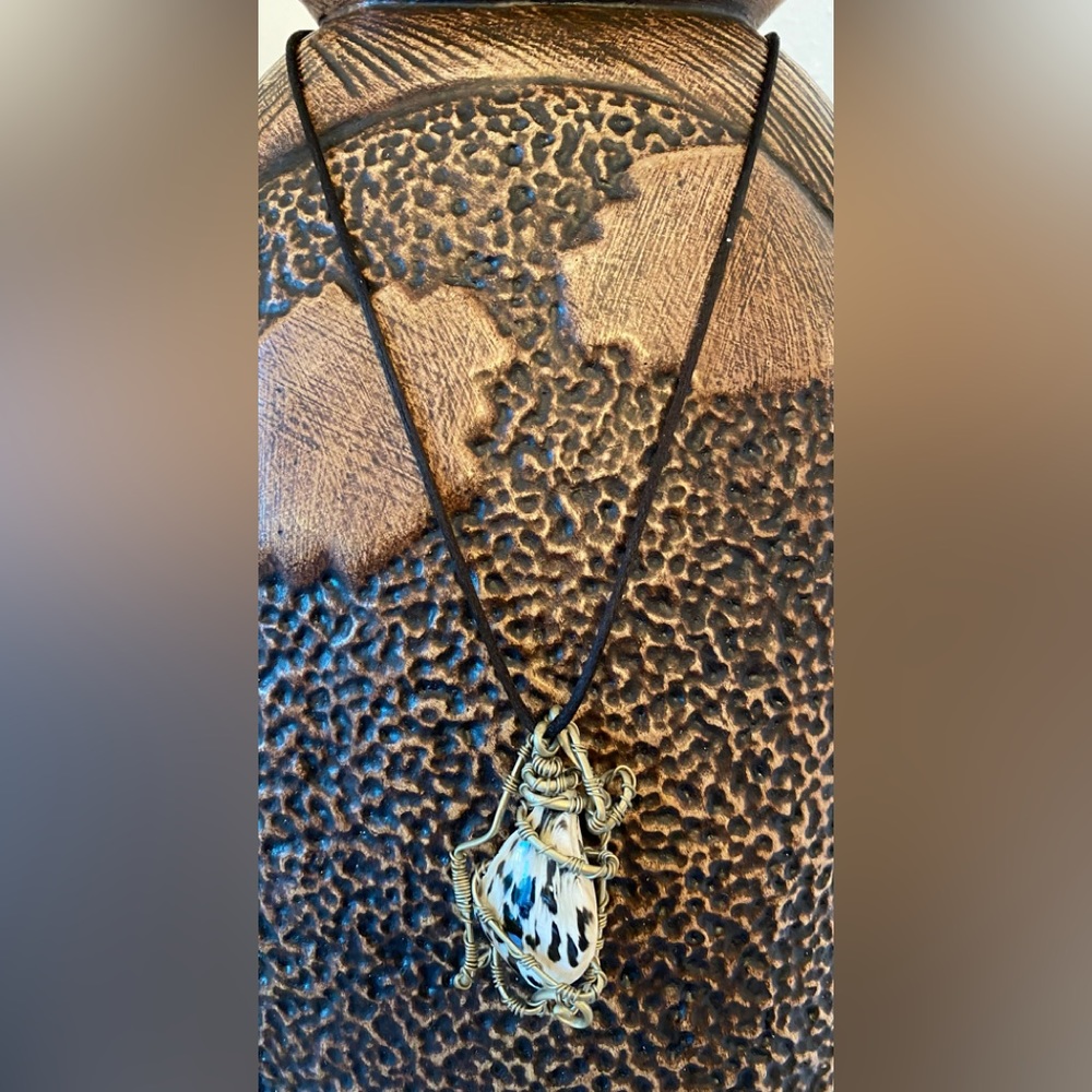 Bronzy Boho Shell Necklace - Picture 2 of 3